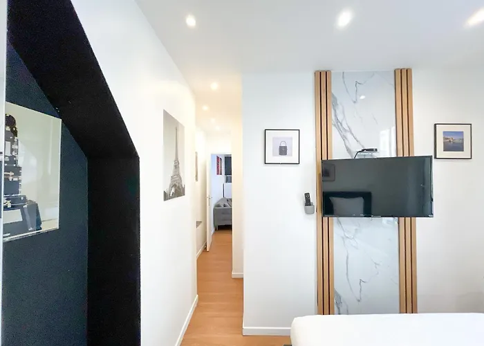 115 - Urban Louis Saint Denis باريس